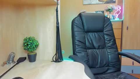 Snapshot of mistress_kristi chatting on January 27, 9:44 pm Mistress Kristi online show from January 27, 9:44 pm