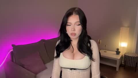 Mia online show from November 30, 7:54 pm