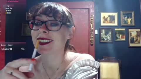 Snapshot of mistressthrope chatting on October 20, 11:10 pm MistressThrope online show from October 20, 11:10 pm