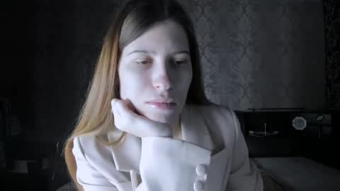 Lili online show from November 22, 9:51 am