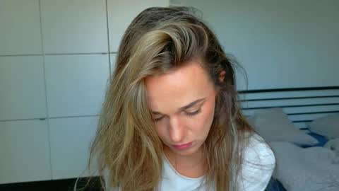 mmminnie online show from April 27, 12:36 pm