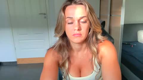 mmminnie online show from July 26, 5:32 pm