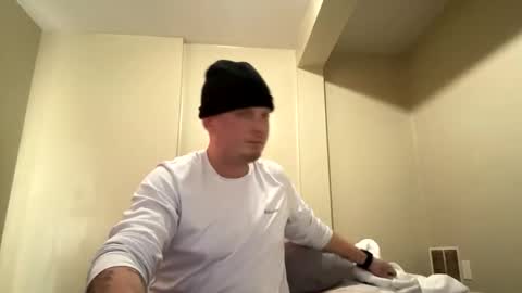 Snapshot of mojozz chatting on December 3, 7:17 pm LookinForFun online show from December 3, 7:17 pm