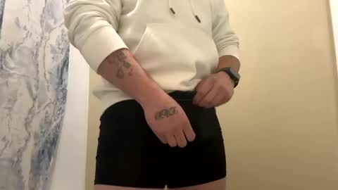 Snapshot of mojozz chatting on December 4, 9:12 am LookinForFun online show from December 4, 9:12 am