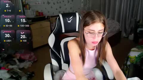 Molly Prvt is open online show from October 20, 11:37 am