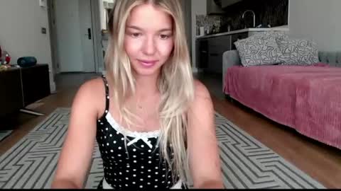Molly online show from June 22, 11:28 am