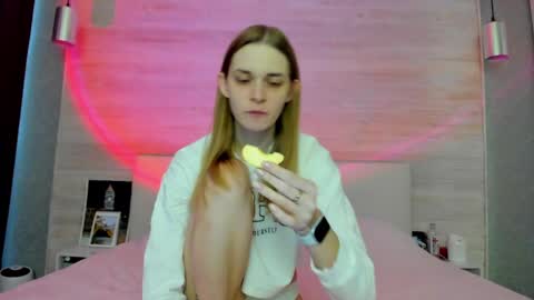 Molly Hunt online show from April 5, 5:15 am