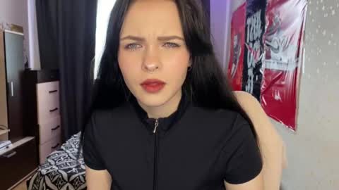 molly_kinkli online show from April 19, 8:04 am