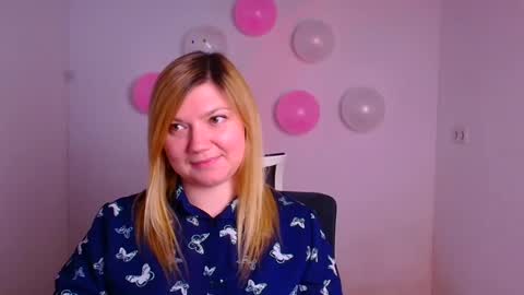 Snapshot of molly_moree chatting on February 17, 3:44 pm Molly online show from February 17, 3:44 pm