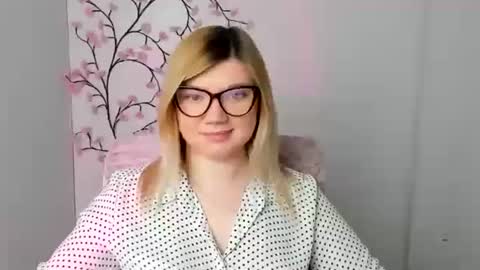 Molly online show from March 9, 1:27 pm