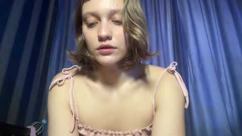 molly_poly online show from December 1, 9:51 am