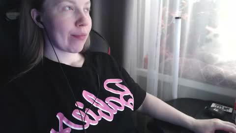 I have new photos come and see with love Molly online show from February 19, 9:08 am