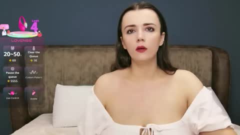 Molly online show from November 14, 9:05 pm