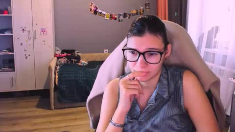  KIRA  online show from December 15, 5:58 am