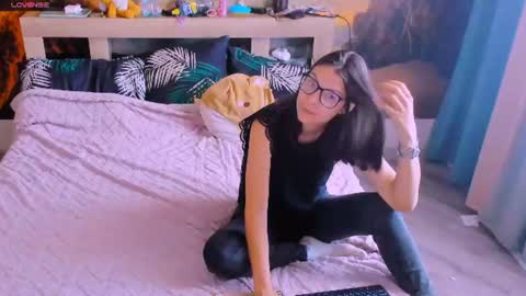  KIRA  online show from July 2, 3:04 am