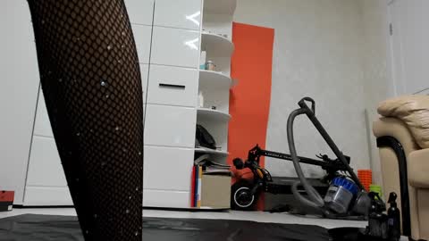 AngelMomm online show from February 8, 9:03 am