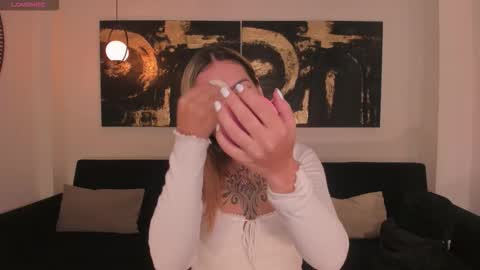 Molly Sunders online show from January 11, 11:55 pm