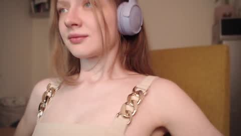 mollytucker online show from December 21, 3:20 pm