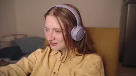 mollytucker online show from December 20, 2:16 pm