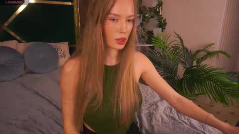 mollyymayy online show from March 5, 3:21 pm