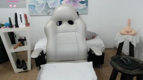 Snapshot of mom_17 chatting on March 10, 10:13 pm Celeste online show from March 10, 10:13 pm