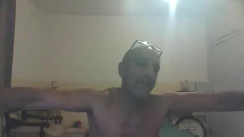 moment71200 online show from January 3, 10:08 pm