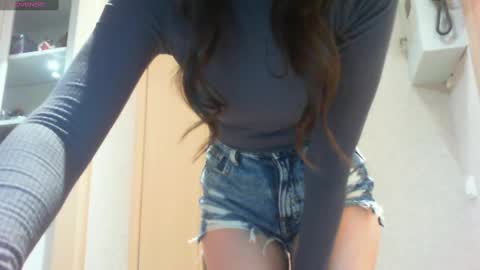 Snapshot of momentbeforedown chatting on March 1, 4:22 pm Hailey online show from March 1, 4:22 pm