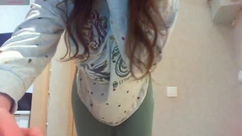 Snapshot of momentbeforedown chatting on October 26, 2:39 pm Hailey online show from October 26, 2:39 pm