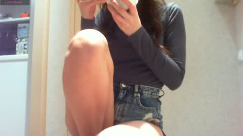 Snapshot of momentbeforedown chatting on March 1, 7:26 pm Hailey online show from March 1, 7:26 pm