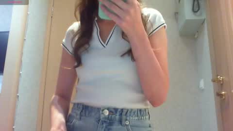 Snapshot of momentbeforedown chatting on October 11, 9:29 pm Hailey online show from October 11, 9:29 pm