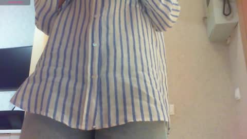 Snapshot of momentbeforedown chatting on November 1, 6:29 pm Hailey online show from November 1, 6:29 pm