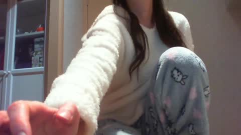 Snapshot of momentbeforedown chatting on December 1, 10:45 pm Hailey online show from December 1, 10:45 pm