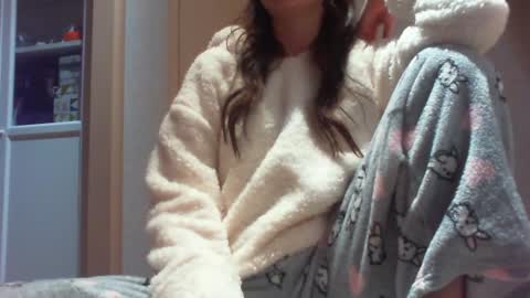 Snapshot of momentbeforedown chatting on December 1, 7:38 pm Hailey online show from December 1, 7:38 pm