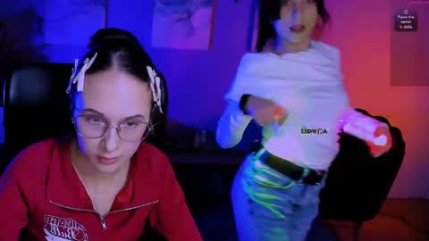 Mona  online show from April 9, 7:30 pm