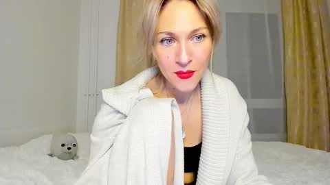 Mona online show from March 10, 8:12 pm