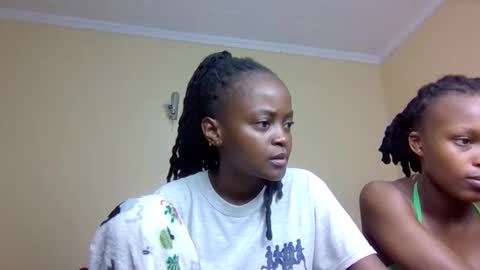 Snapshot of mona_luv1 chatting on October 19, 8:19 am Mona online show from October 19, 8:19 am