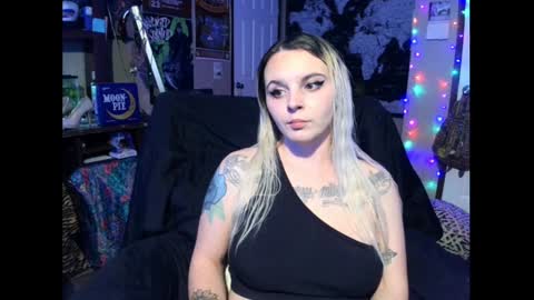 Snapshot of monica_lily chatting on December 17, 6:53 pm Monica online show from December 17, 6:53 pm