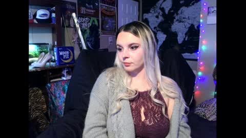 Snapshot of monica_lily chatting on December 9, 4:37 pm Monica online show from December 9, 4:37 pm