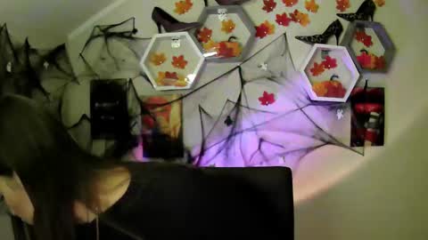 sweet girl and shine body online show from October 8, 11:49 am