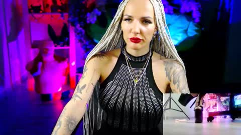 Monika online show from November 13, 1:25 pm