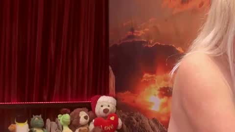 Snapshot of monicutex chatting on February 1, 4:24 am Monika    online show from February 1, 4:24 am