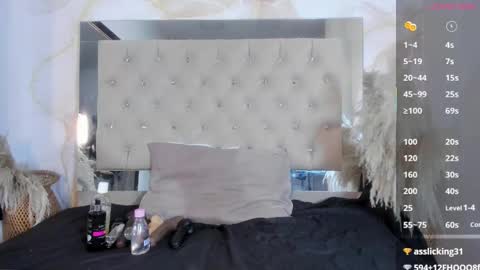 I am Monika online show from October 11, 8:45 pm