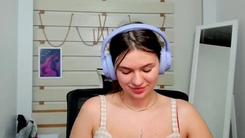 Monika online show from February 9, 4:07 pm