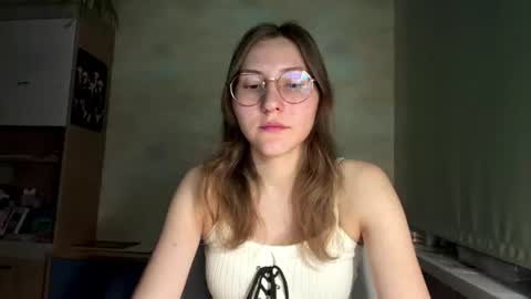 Mia online show from July 7, 7:07 pm