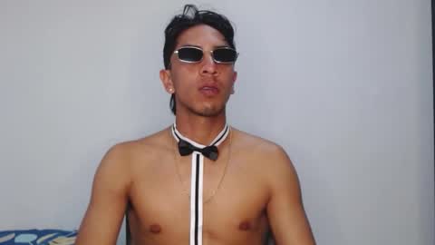 simon dice online show from November 4, 12:01 am