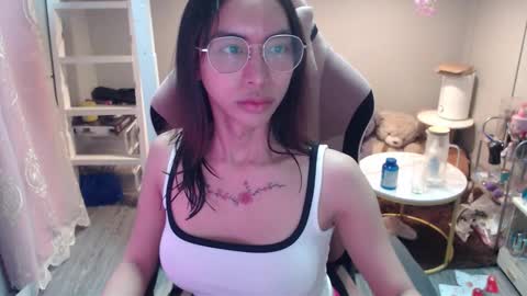 ELYSE A SIMPLE GIRL online show from November 25, 10:36 am