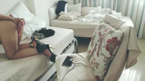 Monse online show from June 4, 5:52 pm