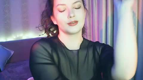 moodiemira online show from October 15, 7:04 pm