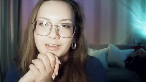 moodiemira online show from April 24, 10:01 pm