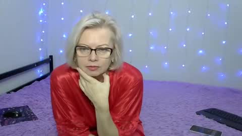 moon37x online show from December 9, 6:01 am